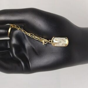 Elegant Gold Keychain with Stylish ‘M’ Pendant – Perfect Gift